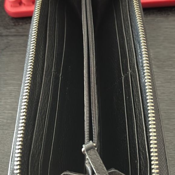 Michael Kors Long Wallet - Picture 3 of 4